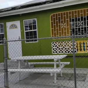 Apartment Spacious Colonial, Bridgetown